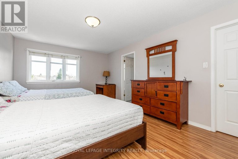 29667353/915-schooner-crescent/riverside-southgloucester-glen/ottawa/ontario/K1V1Y3_26