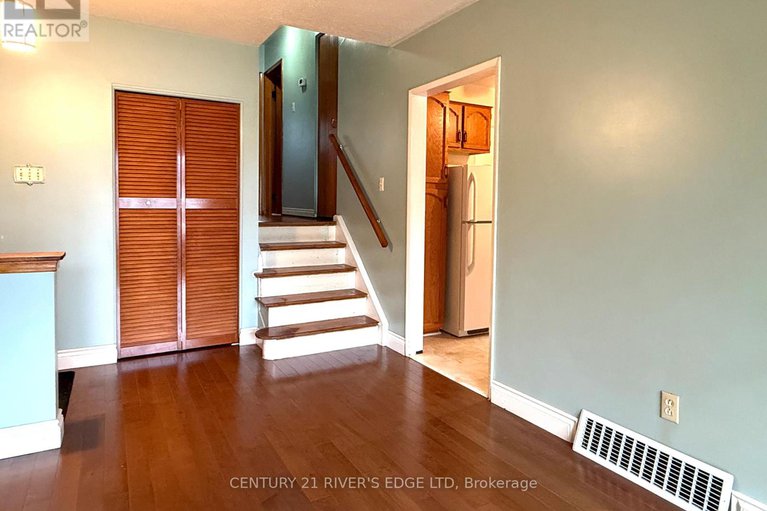 29085138/2527-needham-crescent/brookfield-gardens/ottawa/ontario/K1V6K1_15