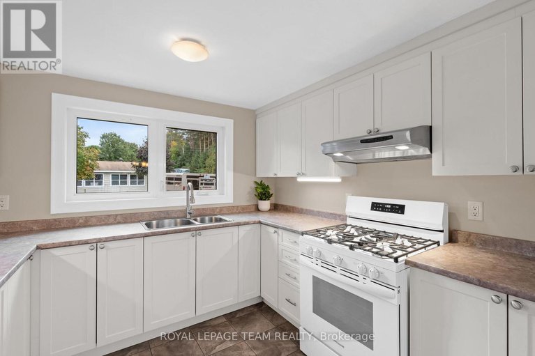 29064420/1119-firefly-lane/manotick-south-to-roger-stevens/ottawa/ontario/K4M0T6_17