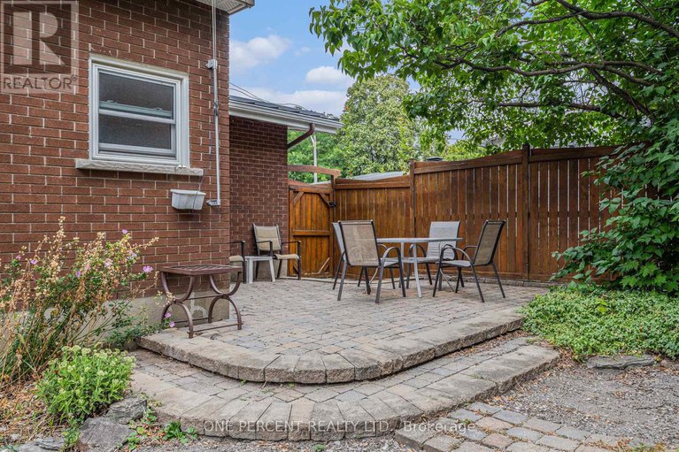 28782240/2563-egan-road/mooneys-bayriverside-park/ottawa/ontario/K1V8M9_25