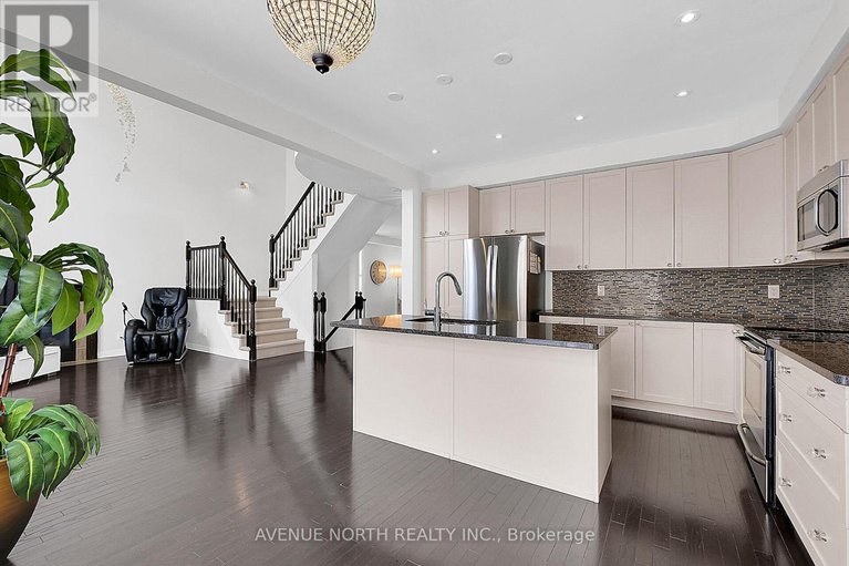 28540961/429-dovehaven-street/mer-bleuebradley-estatesanderson-park/ottawa/ontario/K1W0H2_14
