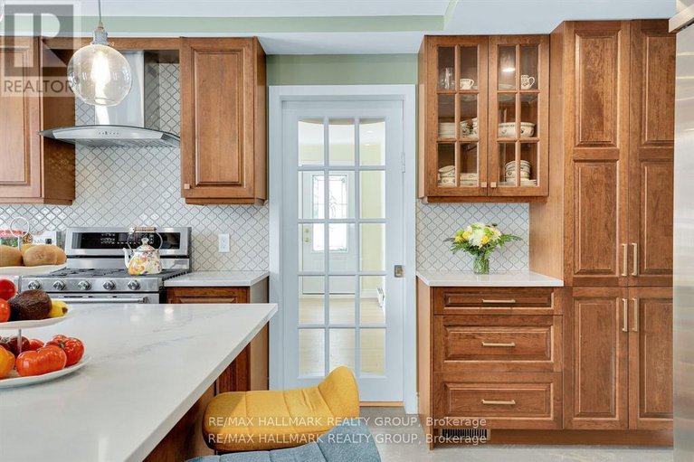 29424292/1712-playfair-drive/playfair-park/ottawa/ontario/K1H5S6_17