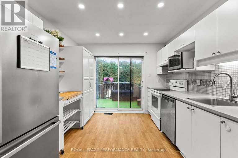 29061220/787-hancock-crescent/fallingbrookridgemount/ottawa/ontario/K4A3N1_9