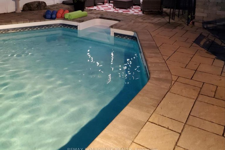 29352787/1315-prestone-drive/bilberry-creekqueenswood-heights/ottawa/ontario/K1E2Z2_26