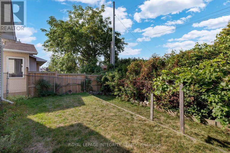 28882325/1979-jasper-avenue/ellwood/ottawa/ontario/K1V0X9_30
