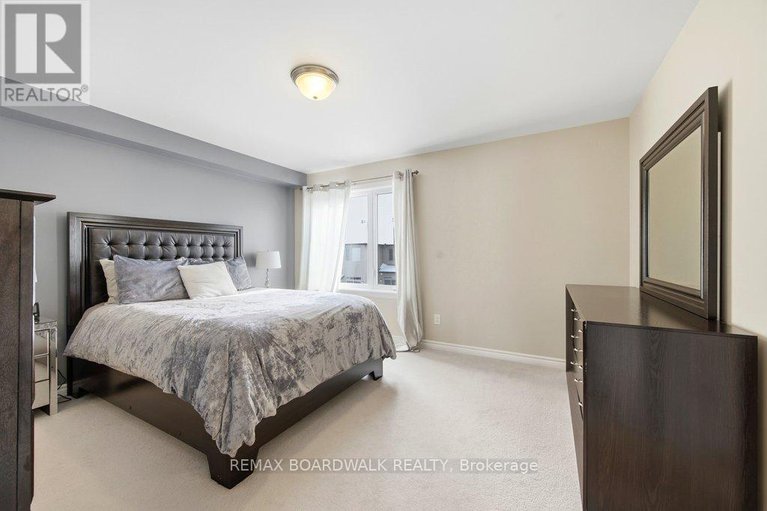 29343898/306-rainrock-crescent/mer-bleuebradley-estatesanderson-park/ottawa/ontario/K1W0J8_16