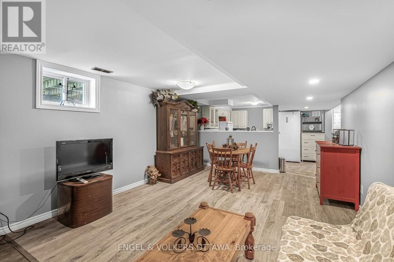 28239136/684-county-road-44-road/north-grenville-twp-kemptville-south/north-grenville/ontario/K0G1J0_31