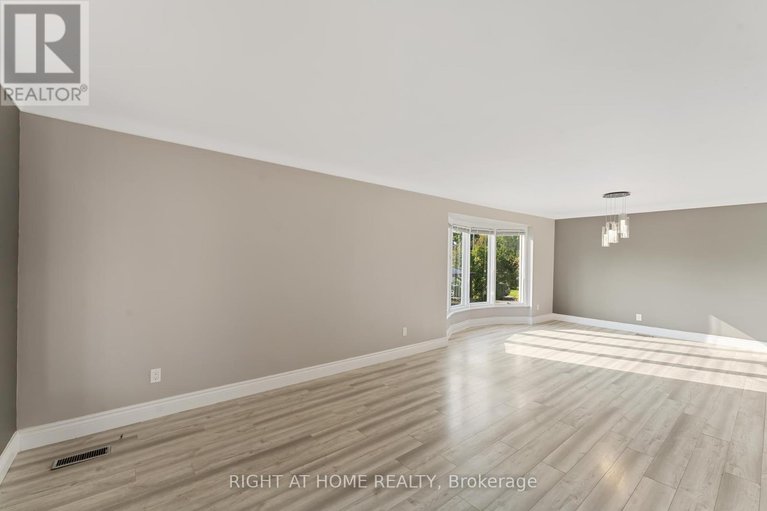 28502747/599-donald-street/overbrookcastle-heights/ottawa/ontario/K1K1L3_6