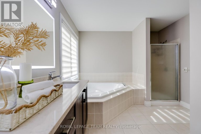 28886612/36-keighley-circle/morgans-grantsouth-march/ottawa/ontario/K2K3H8_32