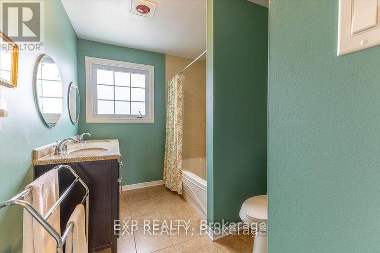 29464156/422-kintyre-private/carleton-square/ottawa/ontario/K2C3M7_24