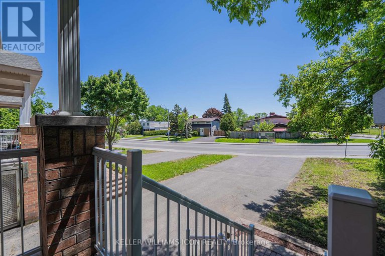 28382446/1309-meadowlands-drive-e/city-viewskylinefisher-heightsparkwood-hills/ottawa/ontario/K2E7B3_3