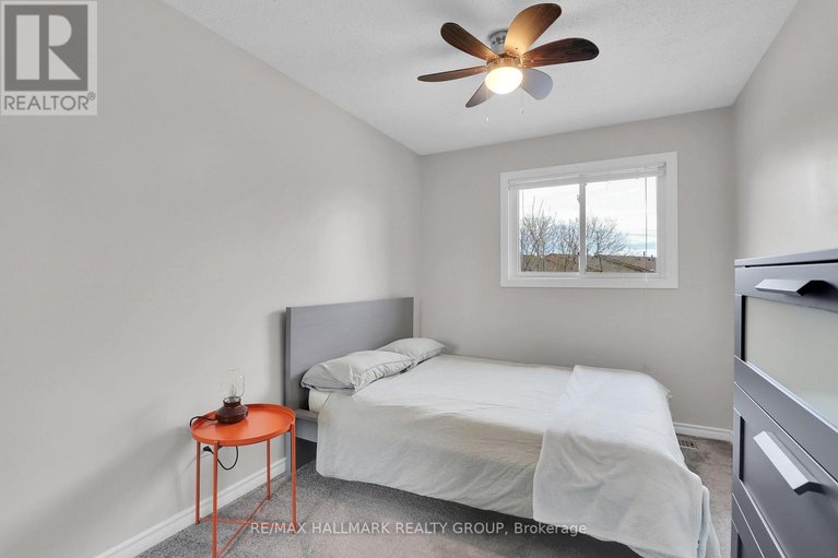 29673890/34-55-bering-court/katimavik/ottawa/ontario/K2L2B8_20