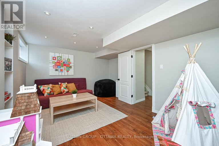 28623139/329-west-ridge-drive/stittsville-south/ottawa/ontario/K2S2G7_34