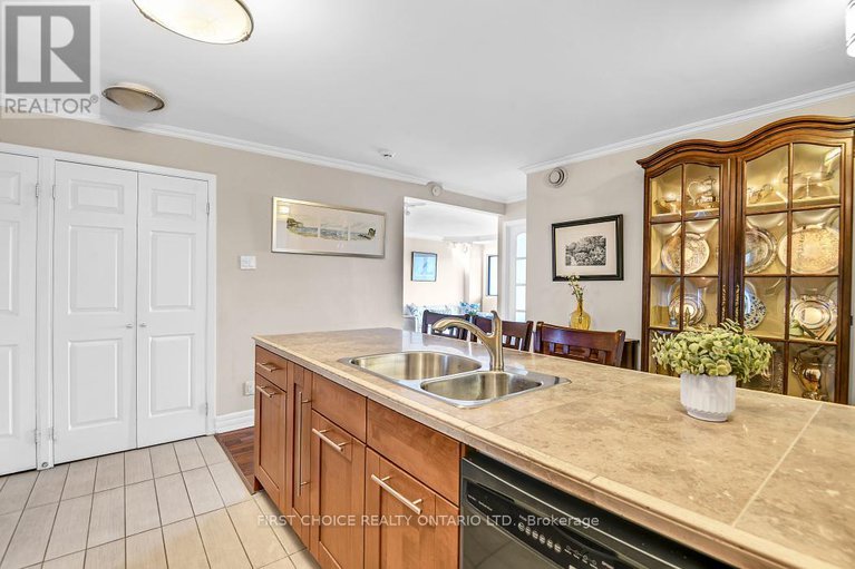 28551603/1208-40-landry-street/vanier/ottawa/ontario/K1L8K4_12