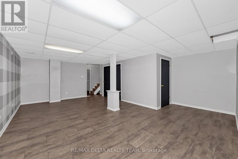 29041515/1423-caravel-crescent/bilberry-creekqueenswood-heights/ottawa/ontario/K1E3P5_24