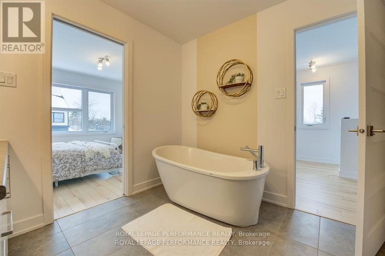 29621928/2525-gray-crescent/town-of-rockland/clarence-rockland/ontario/K4K0J2_31