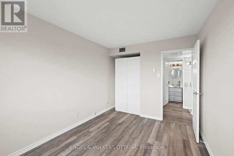 29026239/1007-1195-richmond-road/woodroffe/ottawa/ontario/K2B8E4_33