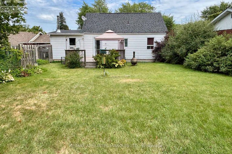 28764932/452-dominion-st-street-s/alexandria/north-glengarry/ontario/K0C1A0_27