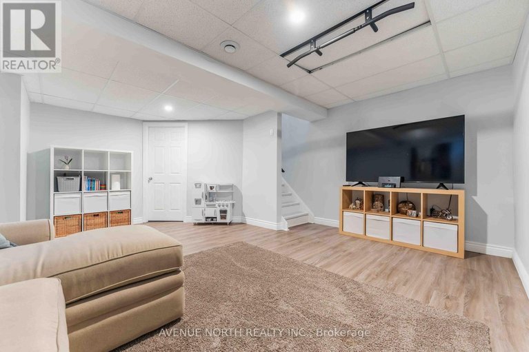 29608047/1964-garden-park-lane/blackburn-hamlet-south/ottawa/ontario/K1B5B2_21