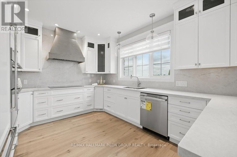 28463526/6373-radisson-way/hiawatha-parkconvent-glen/ottawa/ontario/K1C2Z9_8