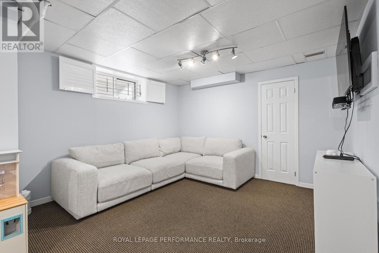 29606719/219-switzer-avenue/westborohampton-park/ottawa/ontario/K1Z7H8_36