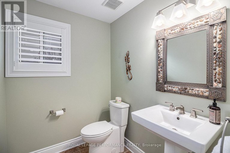 29629038/653-thicket-way/fallingbrookgardenway-south/ottawa/ontario/K4A3A7_19