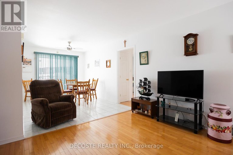 29406829/35-sandfield-avenue-n/alexandria/north-glengarry/ontario/K0C1A0_3