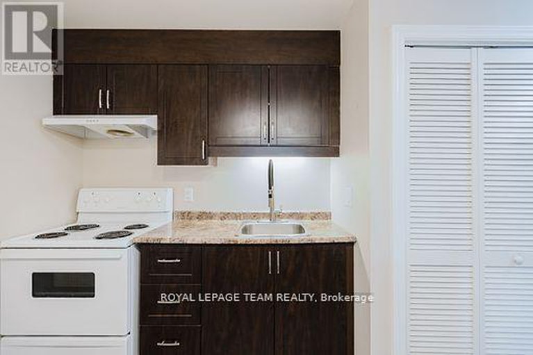 29135886/210-212-viewmount-drive/borden-farmstewart-farmcarleton-heightsparkwood-hills/ottawa/ontario/K2E7X2_10