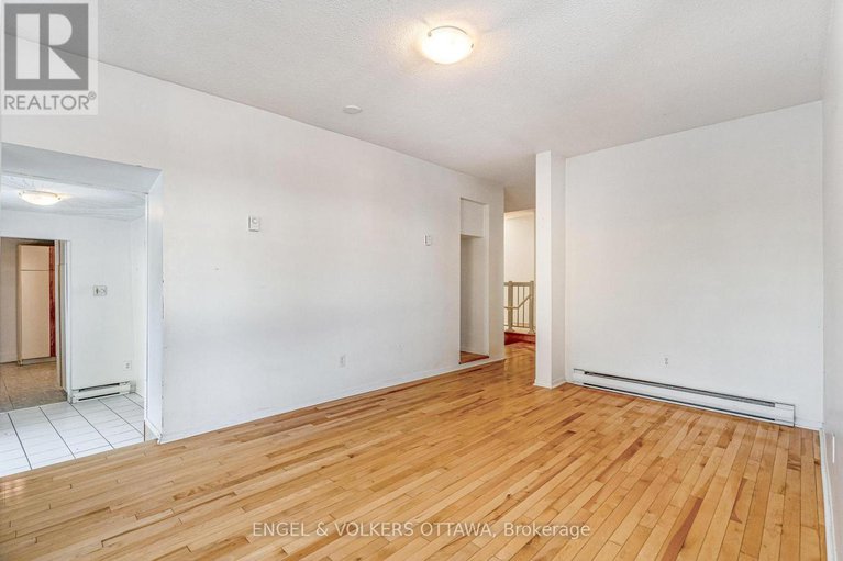 28243621/467-edgeworth-avenue/woodroffe/ottawa/ontario/K2B5L2_15