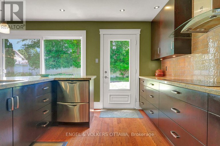 28902931/3-mohawk-crescent/bruce-farmgraham-parkqualicumbellands/ottawa/ontario/K2H7G7_13