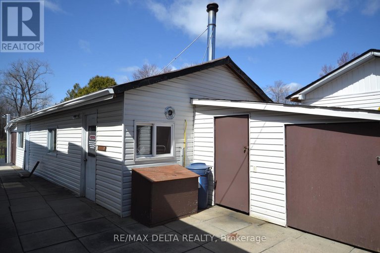 27844348/8254-county-road-17-road/clarencerockland-twp/clarence-rockland/ontario/K4K1K7_21