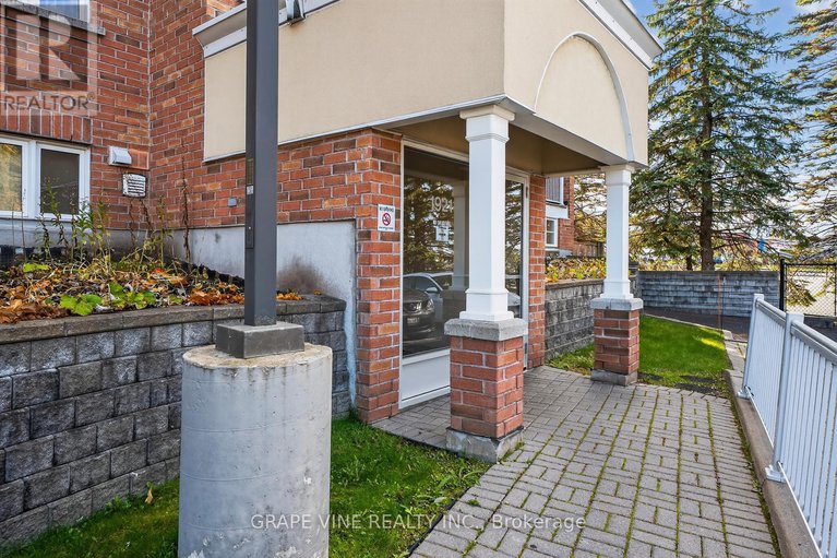 29082049/301u-1921-st-joseph-boulevard/convent-glen-south/ottawa/ontario/K1C0A3_4