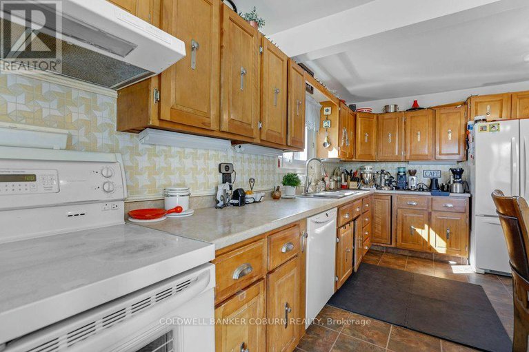 28976426/12-maple-avenue/iroquois/south-dundas/ontario/K0E1K0_16