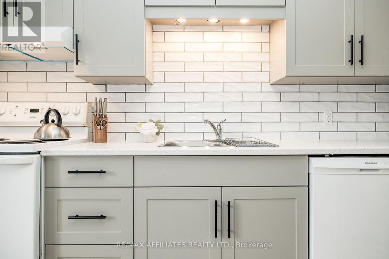 29023598/361-larouche-street/vanier/ottawa/ontario/K1L7L1_11