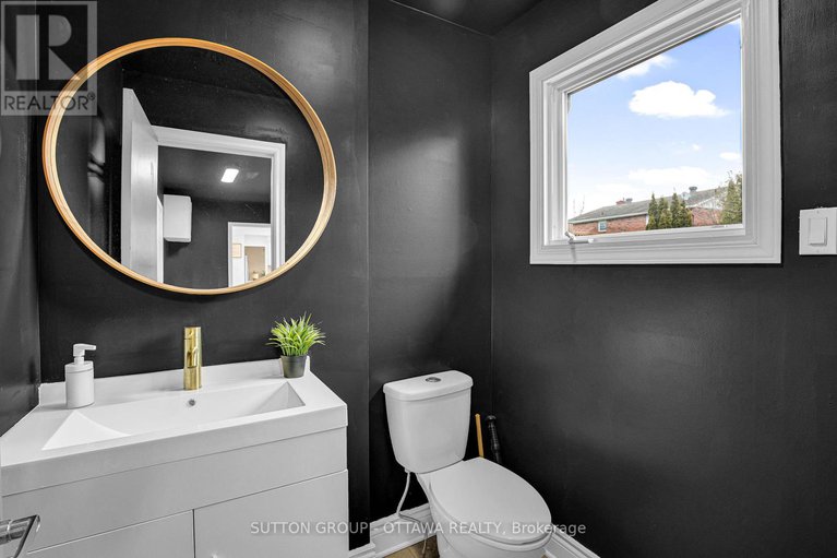 28535998/13-weatherwood-crescent/pineglencountry-place/ottawa/ontario/K2E7C5_21