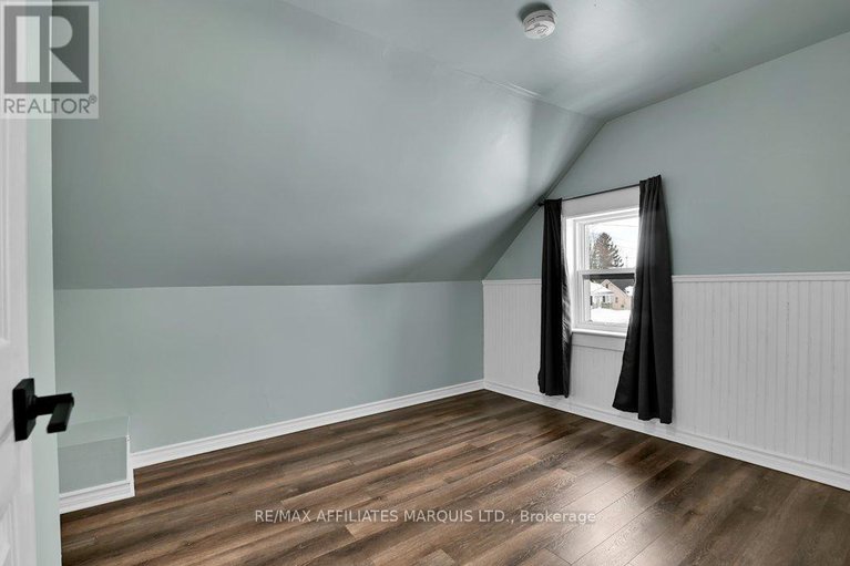 29404761/70-augusta-street/morrisburg/south-dundas/ontario/K0C1X0_15