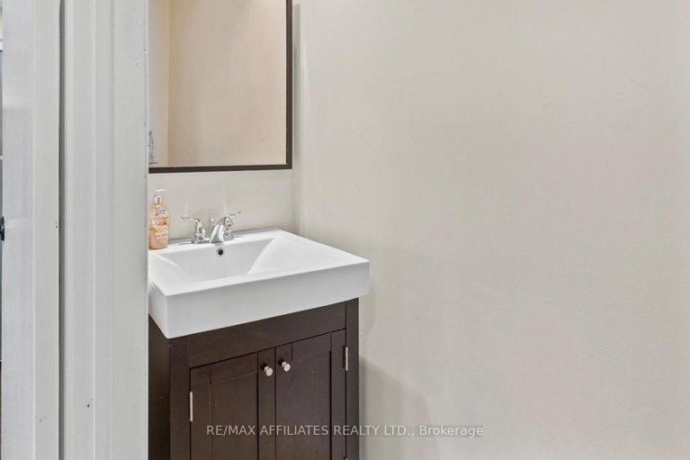 28295817/43-bluegrass-drive/bridlewood/ottawa/ontario/K2M1G2_8