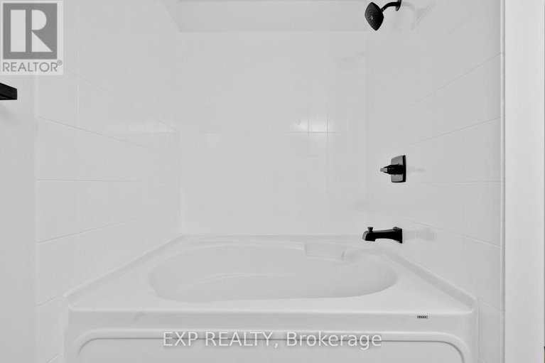 29404235/12-marabrooke-street/strandherd/ottawa/ontario/K2G7A1_25