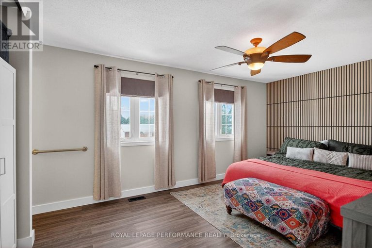 29573555/107-dunlop-crescent/village-of-russell/russell/ontario/K4R1B3_29