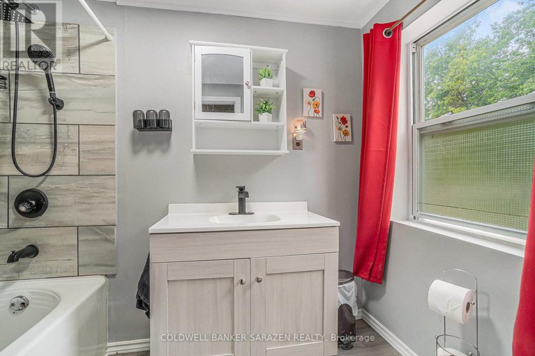 28431924/215-division-street-s/mcnabbraeside-twps/mcnabbraeside/ontario/K7S3C7_9