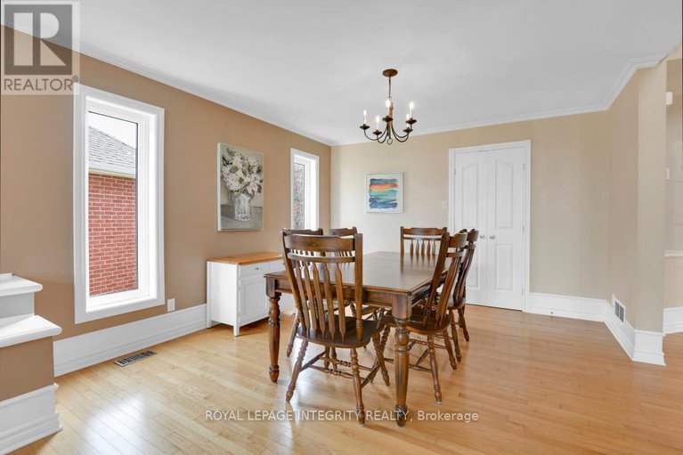 28624550/11-honeywood-court/riverside-southgloucester-glen/ottawa/ontario/K1V1Y4_8