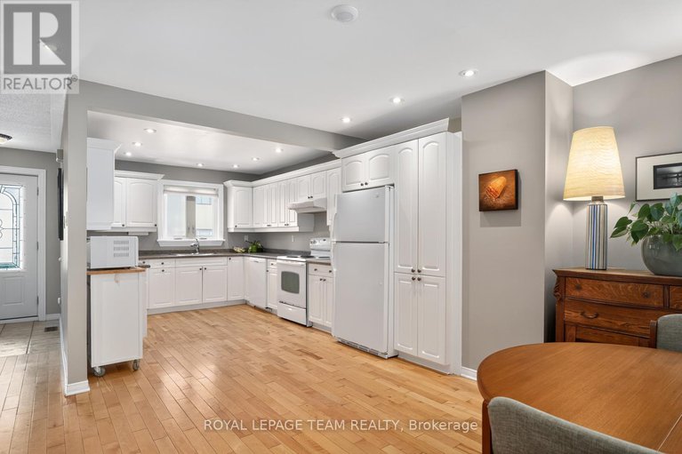 28798908/217-montfort-street/vanier/ottawa/ontario/K1L5P3_10