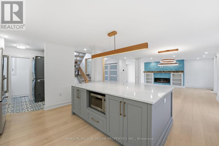 29579532/33-commanche-drive/city-viewskylinefisher-heightsparkwood-hills/ottawa/ontario/K2E6E8_17