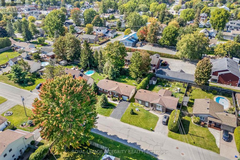 28899547/13-elm-avenue/village-of-russell/russell/ontario/K4R1B3_27