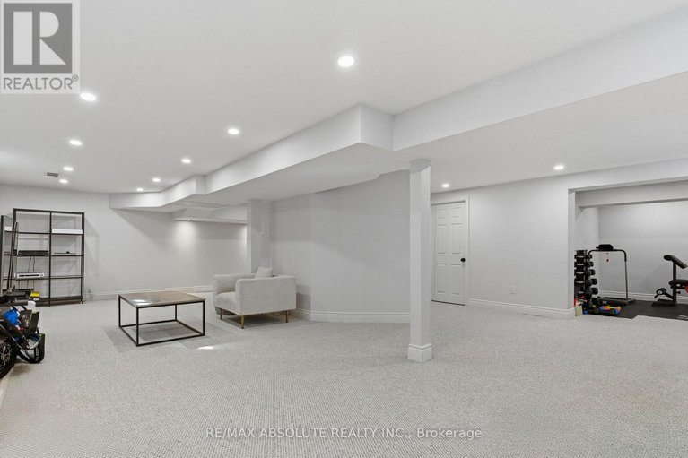 29407947/13-weatherwood-crescent/pineglencountry-place/ottawa/ontario/K2E7C5_45