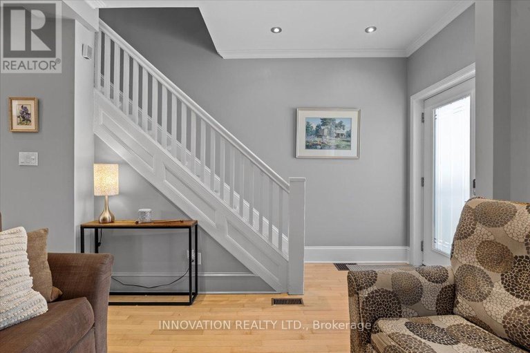 29473998/574-cole-avenue/mckellarhighland/ottawa/ontario/K2A2B5_19