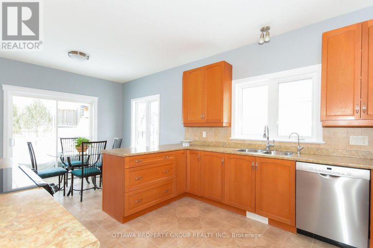 27942991/36-de-la-rive-drive/embrun/russell/ontario/K0A1W0_11