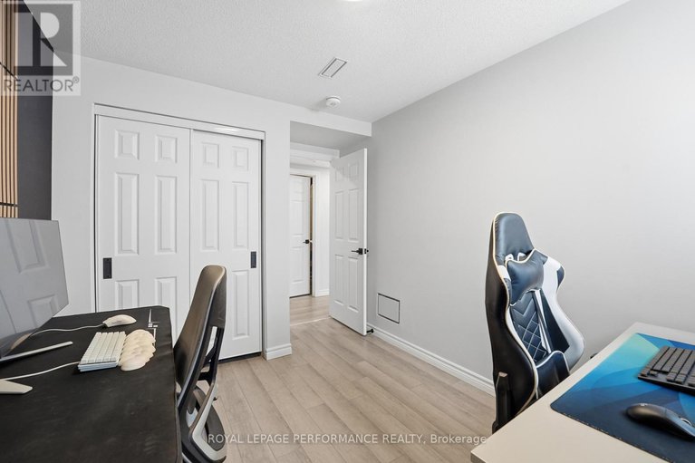 29447569/583-ozawa-private/cfb-rockcliffe-and-area/ottawa/ontario/K1K4Z9_36