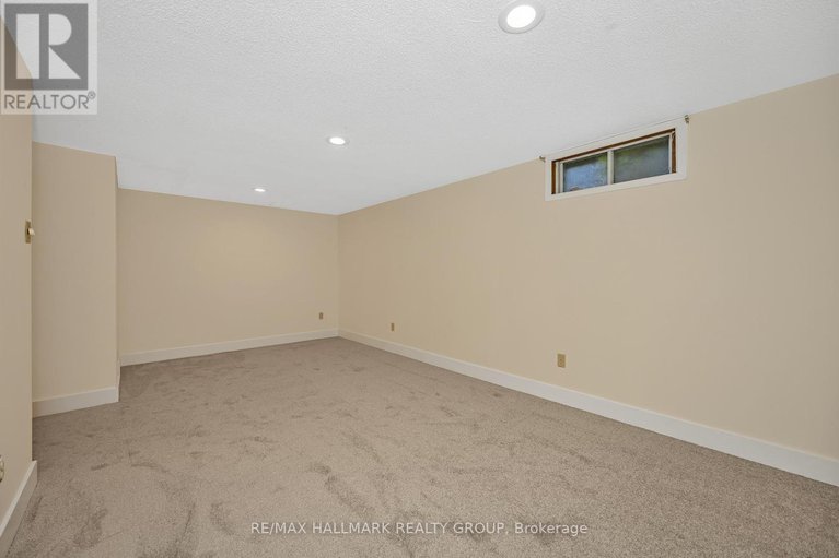 29051310/698-malibu-terrace/courtland-park/ottawa/ontario/K2C3T8_37