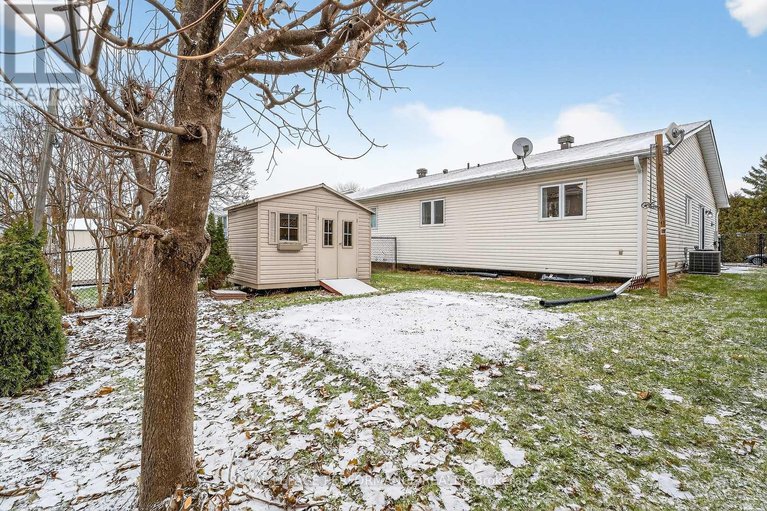 29153691/1032-lawrence-street/town-of-rockland/clarence-rockland/ontario/K4K1N1_28